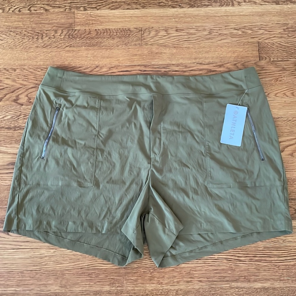 NWT Athleta size 26 Trekkie North Shorts Power of She Green pockets light weight